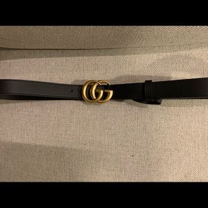 Black thin Gucci belt